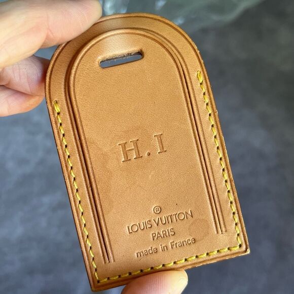 Louis Vuitton Heat Embossed Luggage Tag ‘H.I’ Initials - Picture 1 of 4